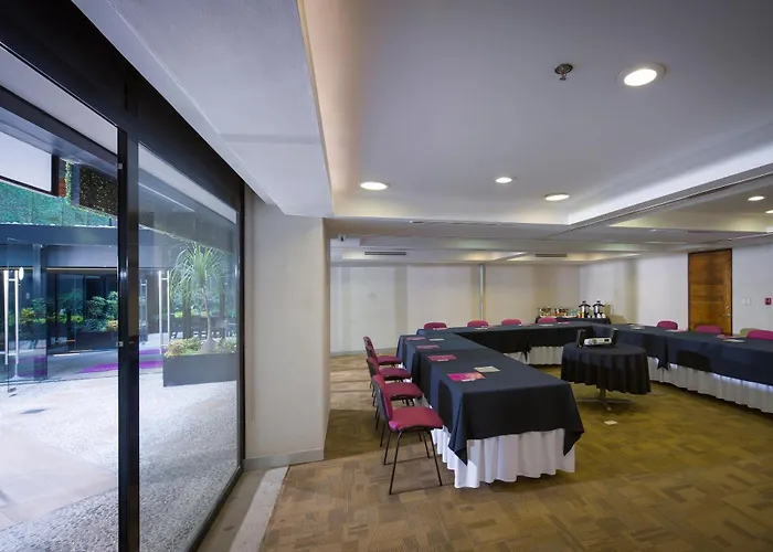 Hotel Campos Eliseos 5*