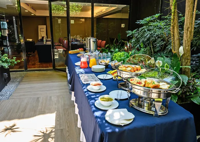 Hotel Campos Eliseos 5*